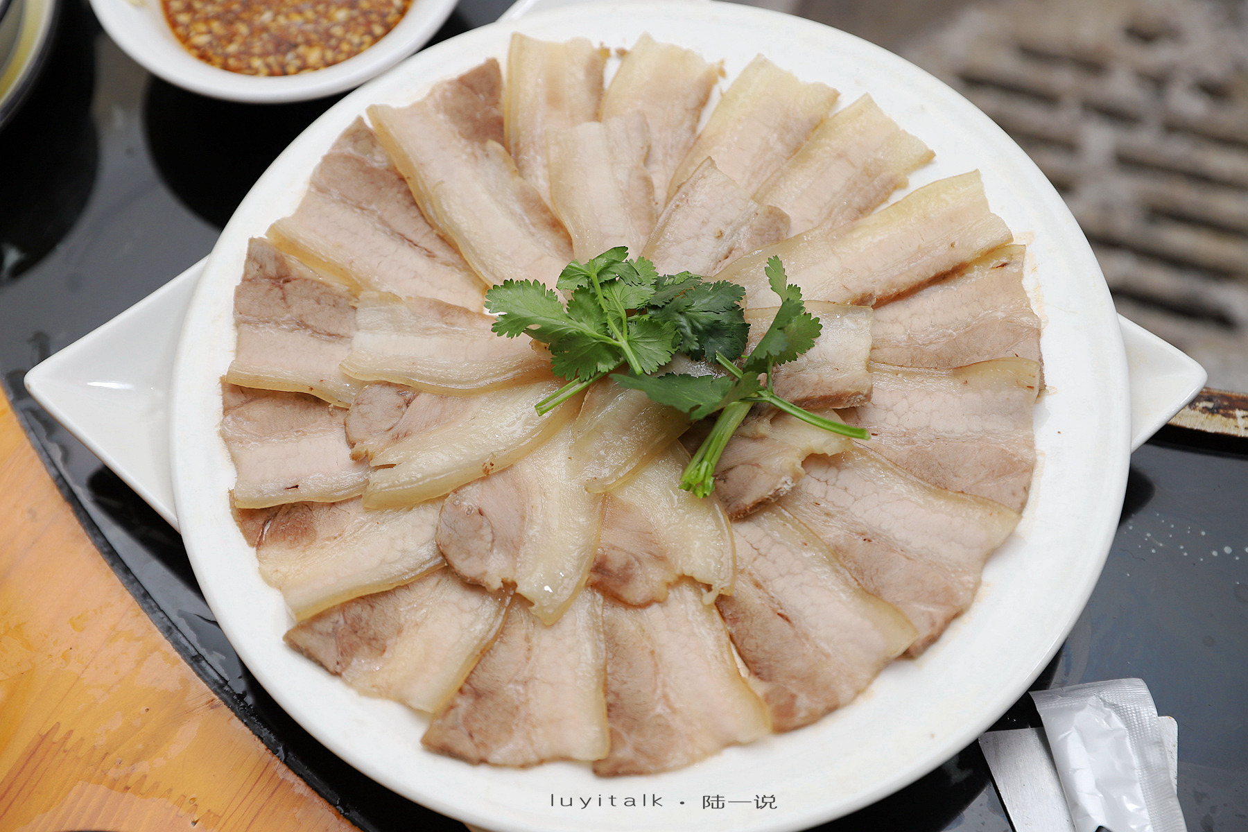 火遍天下东北铁锅炖,舌尖上的美食东北铁锅炖鱼