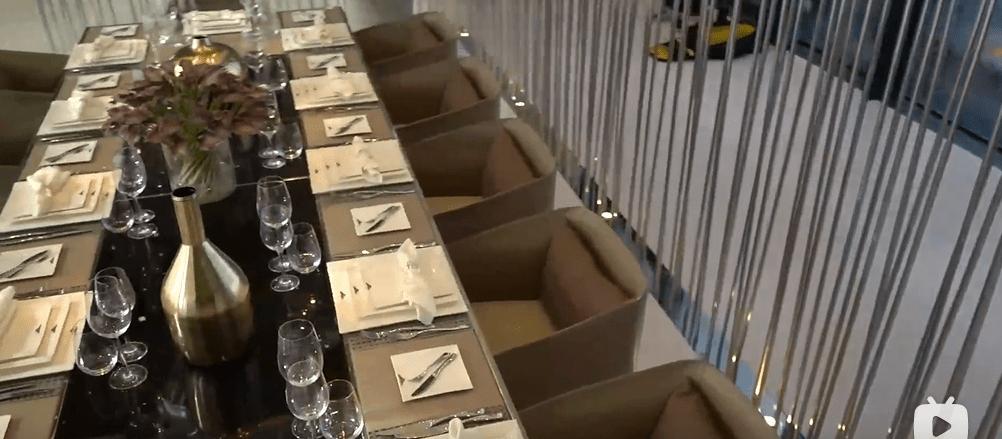 迪拜男子奋斗十年买下劳斯莱斯,迪拜小伙卖掉劳斯莱斯买法拉利