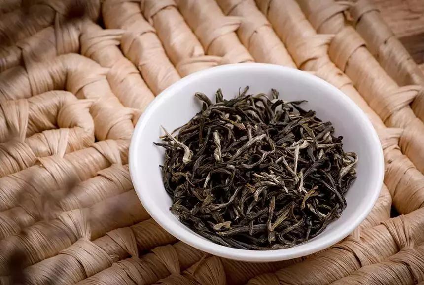 金骏眉红茶有柠檬黄吗,怎么分辨加柠檬黄的金骏眉