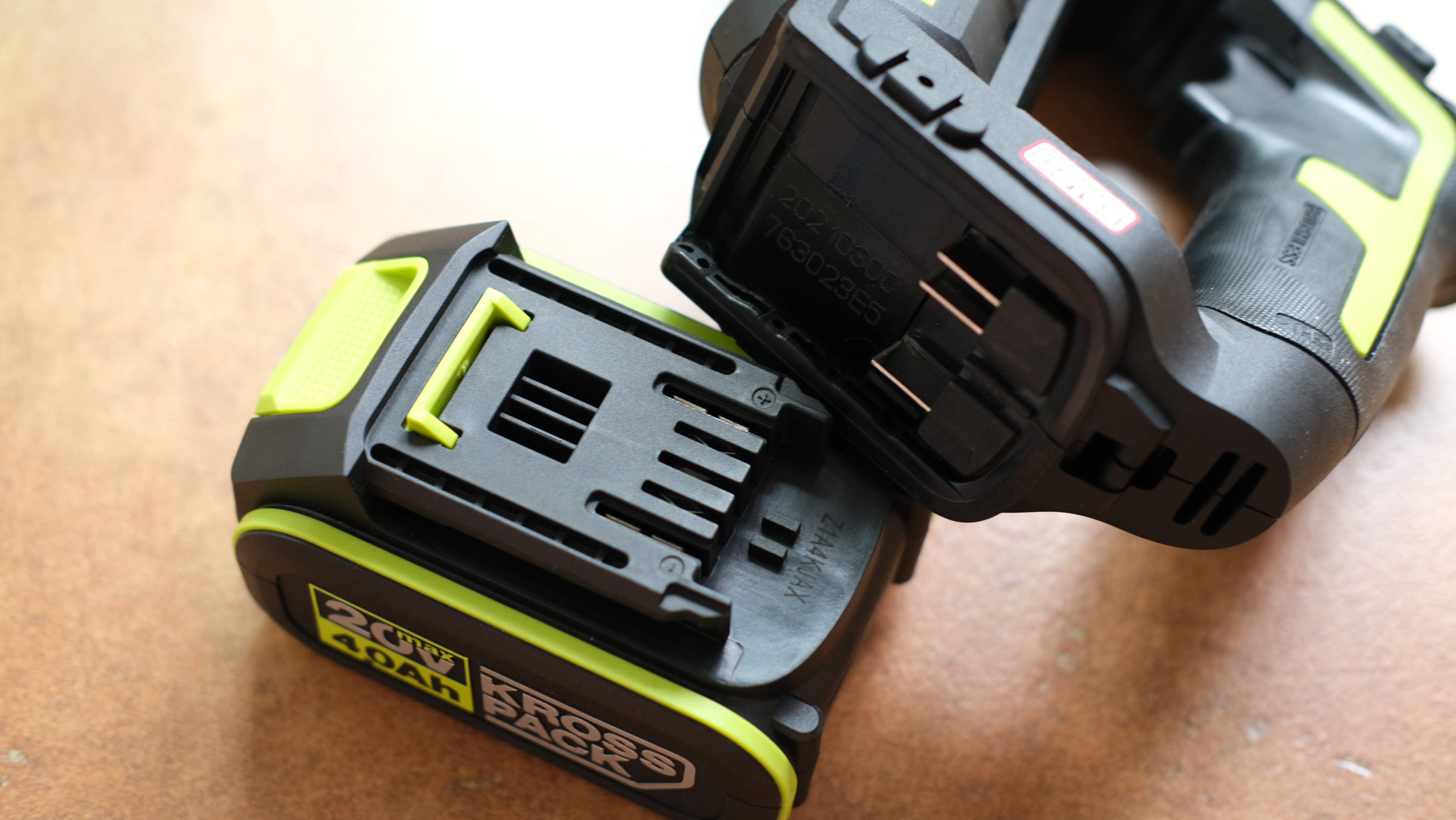 家用电钻钻瓷砖用什么钻头,电钻钻瓷砖的钻头