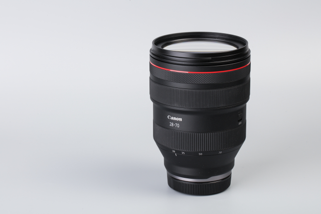 佳能rf70200f2.8和f4哪个好,佳能rf15-35f2.8测评