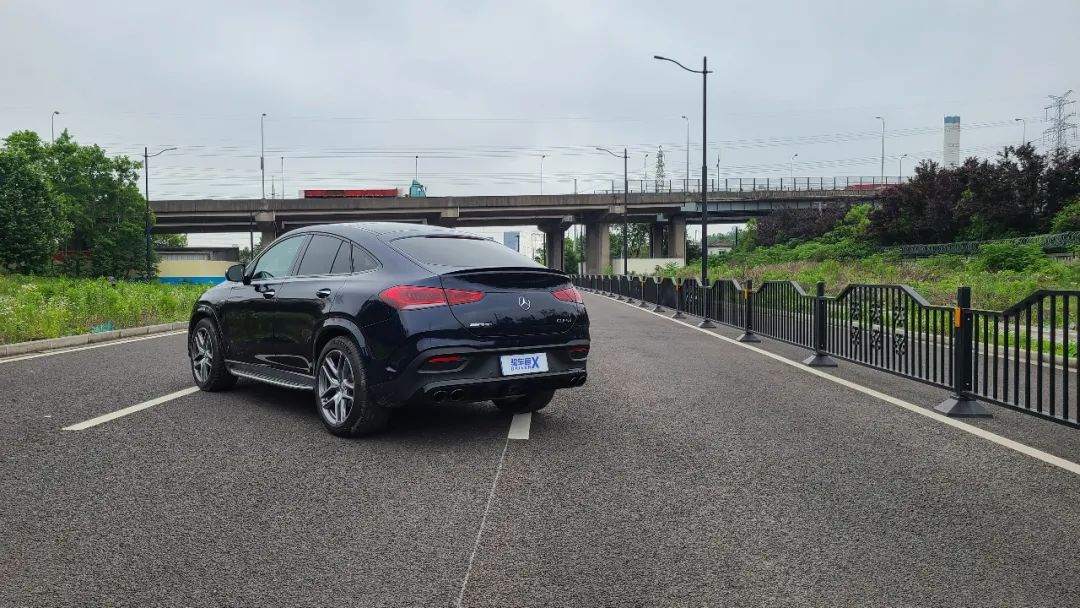 沉浸式体验白色奔驰amggle53轿跑,沉浸式体验奔驰amggle53轿跑