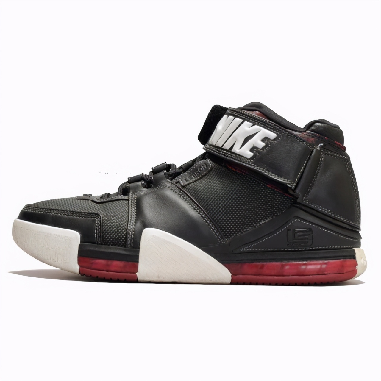 詹姆斯19代翻新,詹姆斯20代配色曝光