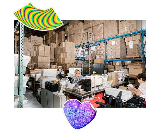 我们给别人带来快乐，美国最后一家贴纸生产工厂的秘密？