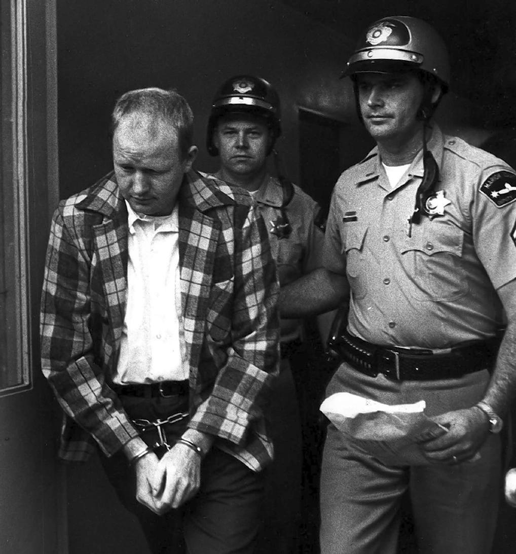 美国连环杀手戴帽子穿大衣,美国最著名的七个变态连环杀手