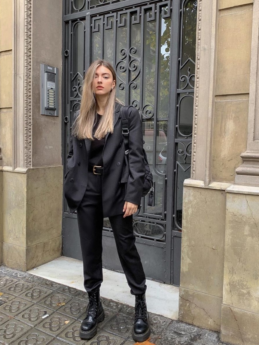 适合矮个子穿的马丁靴百搭款,卡其色马丁靴秋天搭配微胖女