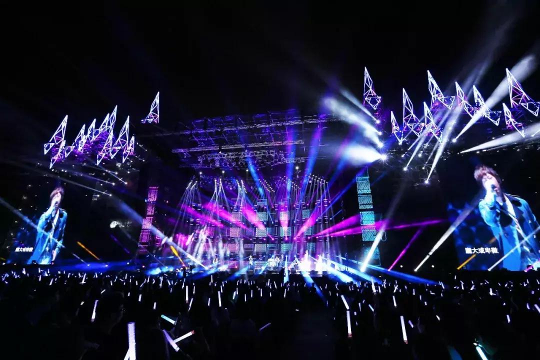 上海和香港迪士尼的区别,上海迪士尼大还是香港迪士尼大