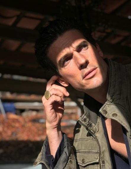 水果姐被控性骚扰？男模：她当众扒下我的裤子，让我露出*处私**