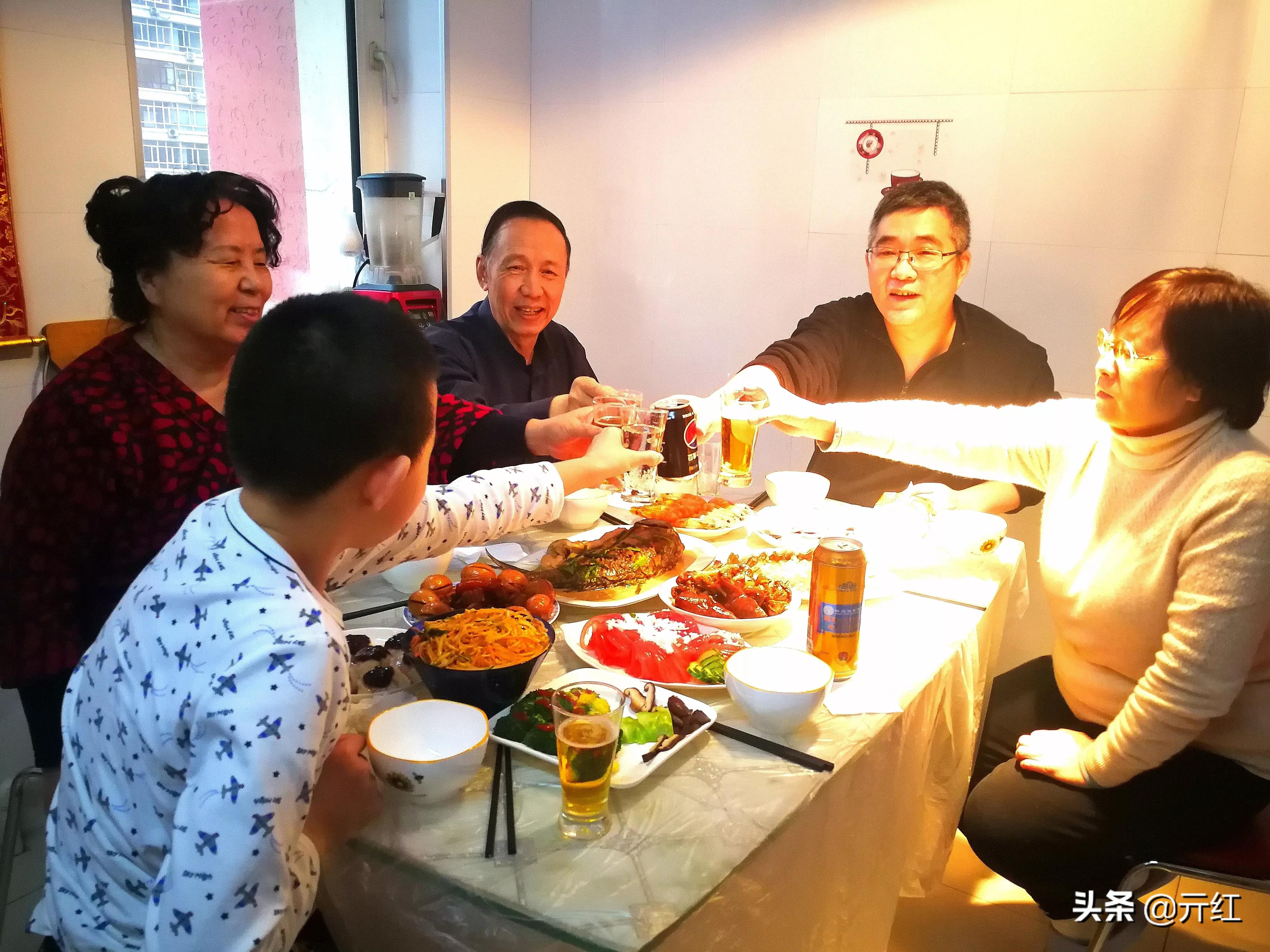 九零后空巢老人的春节生活,慰问高龄老人的春节