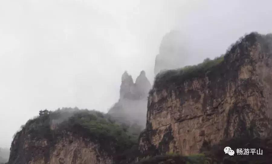 暮春之雨潇潇落，仙山云雾缥缈间~