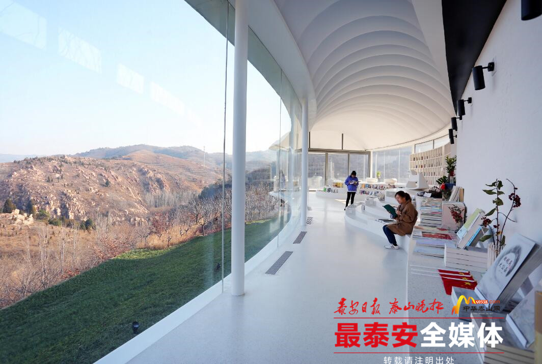 峰中有朵“故乡的云”云巅之上品书香