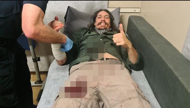 澳洲男子帮蛇过马路,被蟒蛇袭击该如何自救