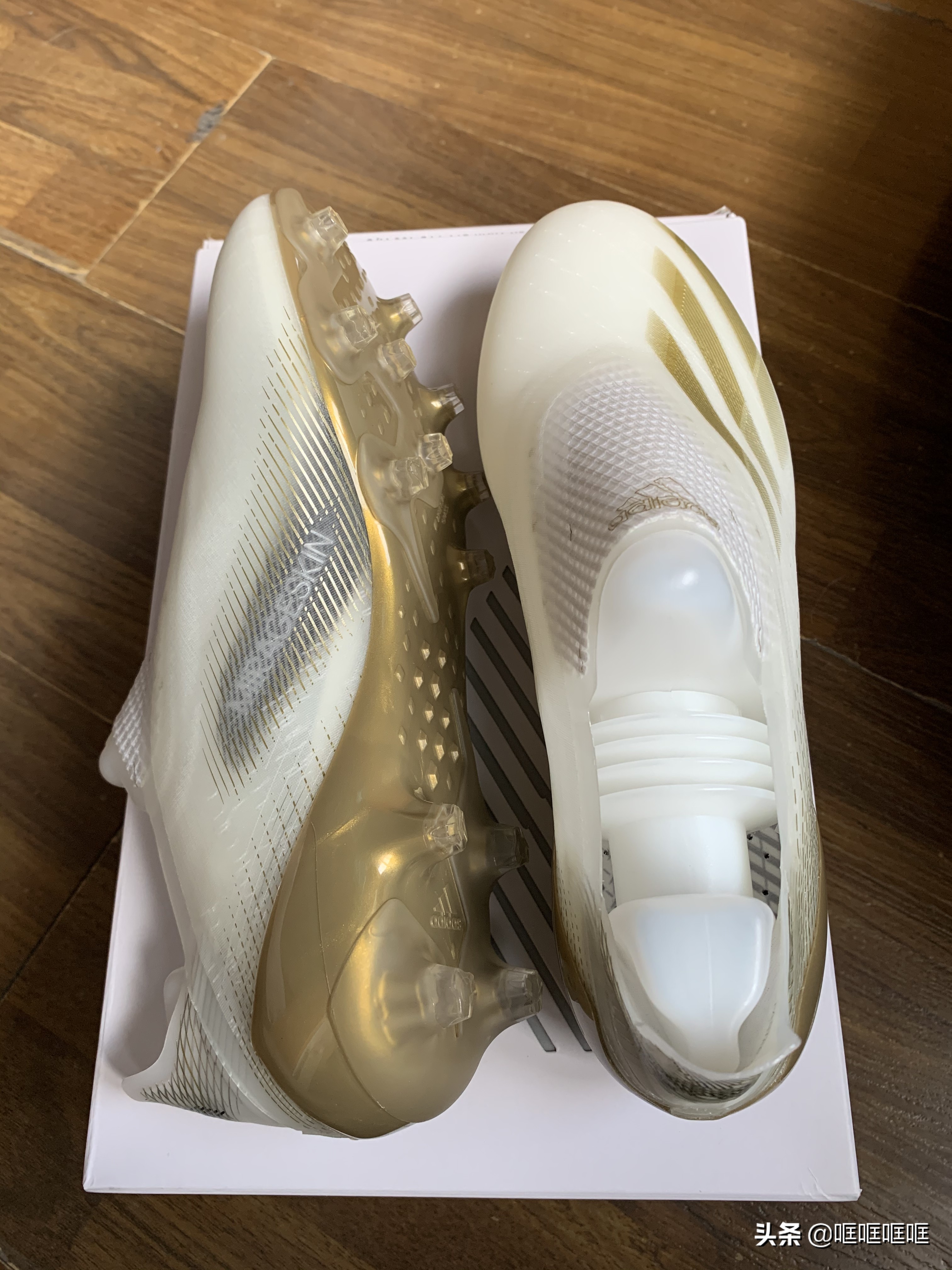 阿迪达斯足球鞋纯白猎鹰评测,阿迪达斯足球鞋xghosted实战