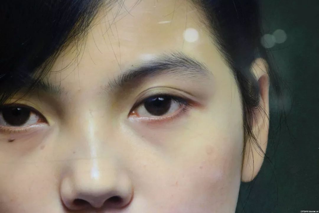 冷军的画作被误以为照片,冷军给女学生画肖像画