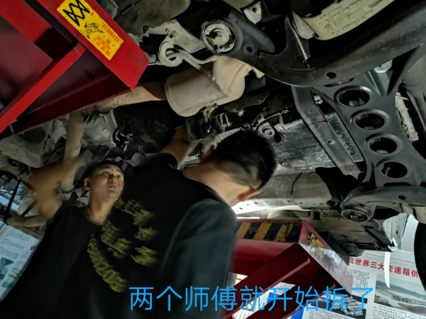 保时捷卡宴凉车打方向异响,11款保时捷卡宴冷车着车短暂异响