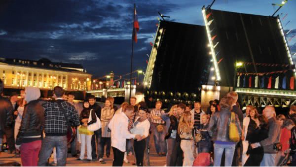 俄罗斯旅游设施近期将逐步“解禁”，胜利日庆典、修宪公投或下月同日举行