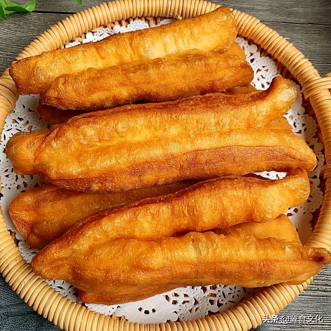 怎么样才能炸出金黄酥脆的大油条,油条店老板教你正确做法金黄酥脆