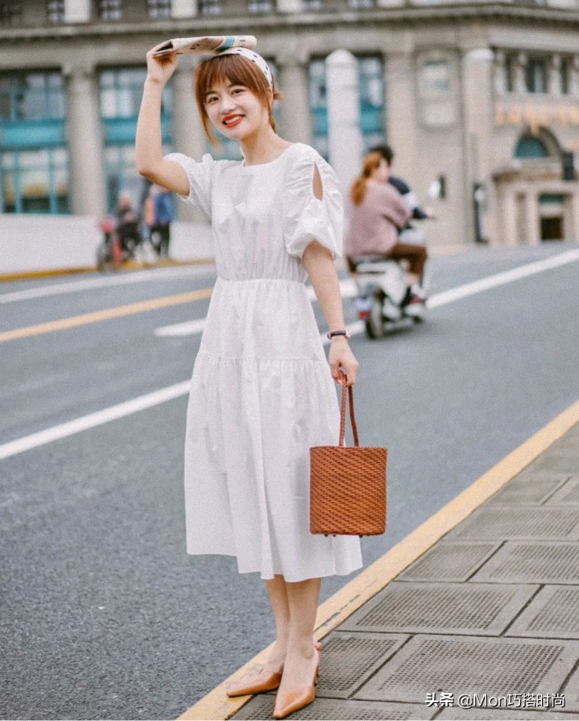 丝巾有几种戴法视频,春天的丝巾流行这样系