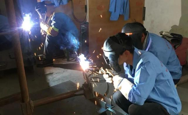 焊接技术有没有发展前景难不难学,学焊接机器人专业前景如何