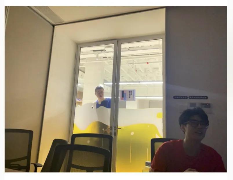 一个人看恐怖片害怕咋办,一个人在家不敢看恐怖片怎么办