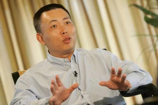 他生于江西，名校毕业，身价超100亿，却40岁就退休了，为啥