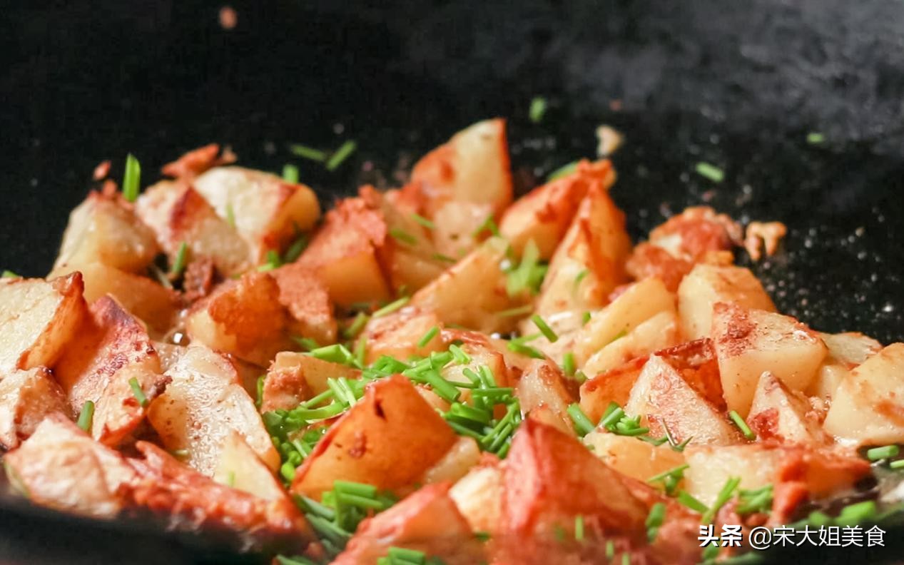 土豆切丝上锅蒸熟再炒怎样做,一个块状土豆如何切成土豆丝
