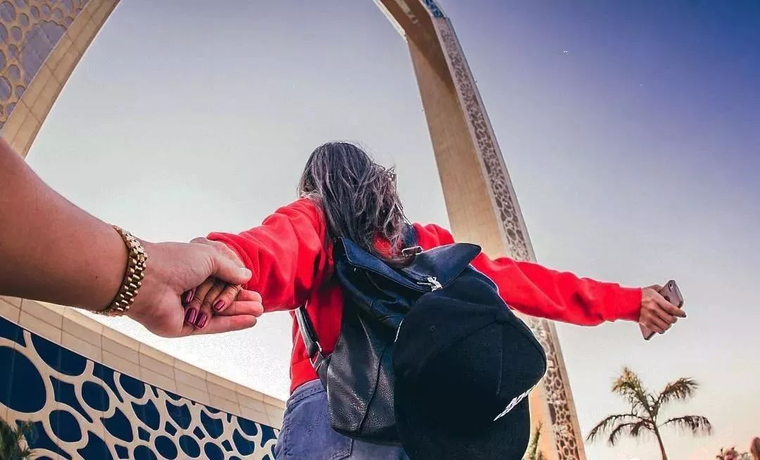 靠捡垃圾成了千亿富翁完整版,捡垃圾变成百万富翁