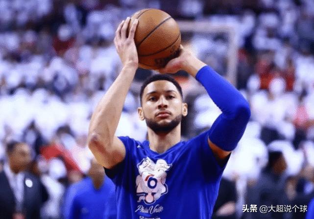 西蒙斯罚球把杜兰特看懵了,西蒙斯最后两罚全中