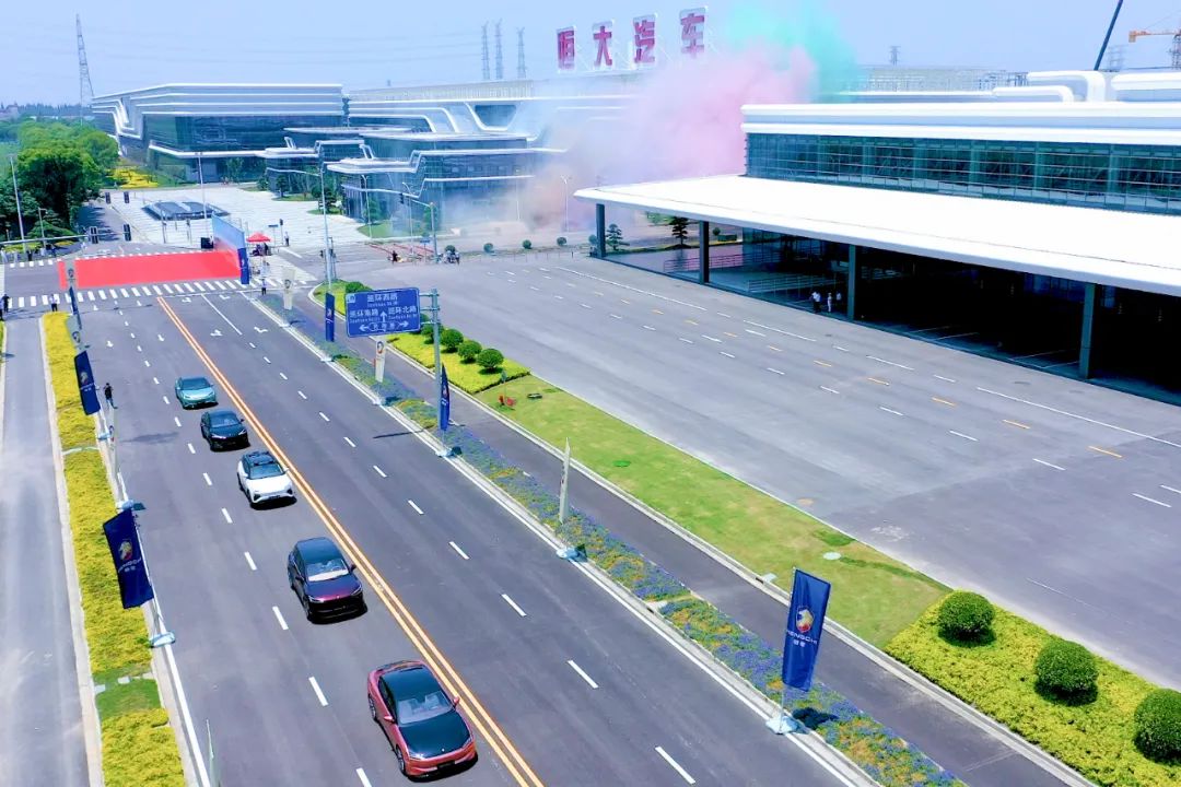 新恒大,恒大风口浪尖动作