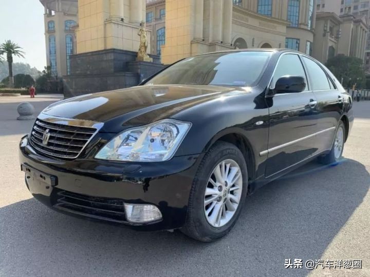 皇冠和雅阁哪个更值得入手,9万皇冠