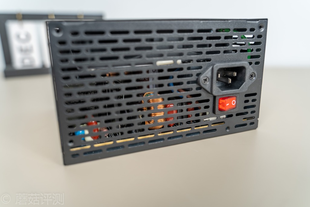 ttgt550金牌全模组电源,tt半模组电源550w