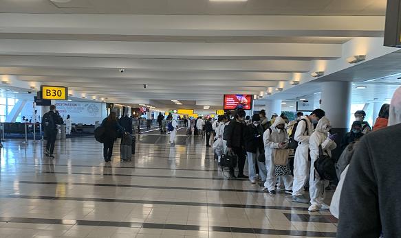 终于！经历了约30小时，这位深圳女留学生从纽约飞回了深圳