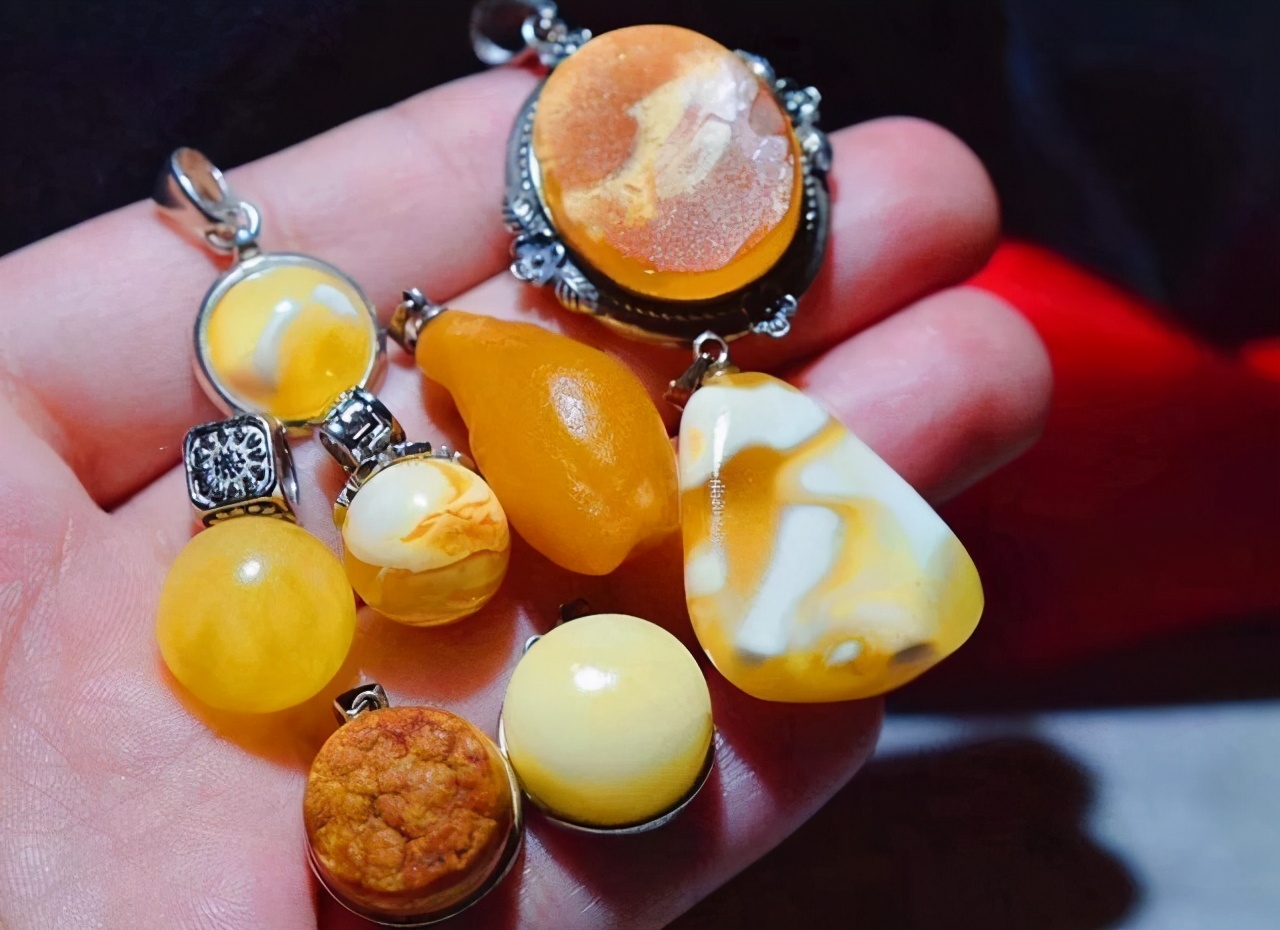 鉴别蜜蜡真假的10种方法,怎么鉴别真假蜜蜡最简单的办法