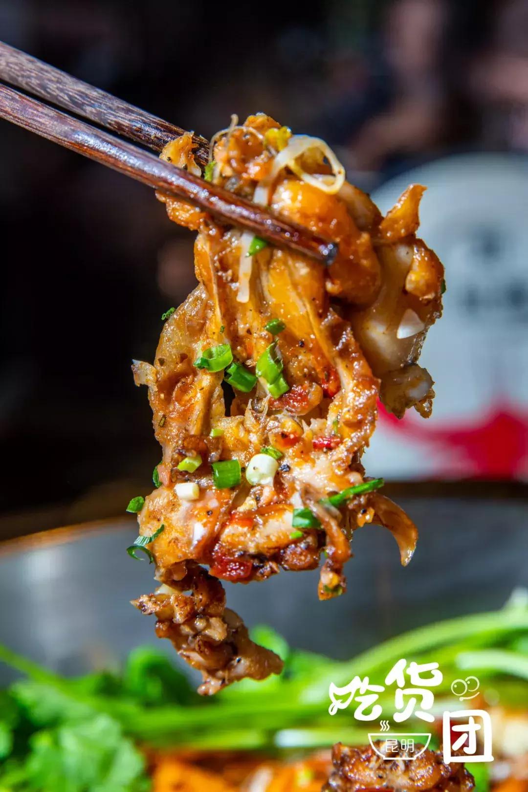 昆明风情街美蛙鱼头,昆明廖姥爷美蛙鱼头火锅