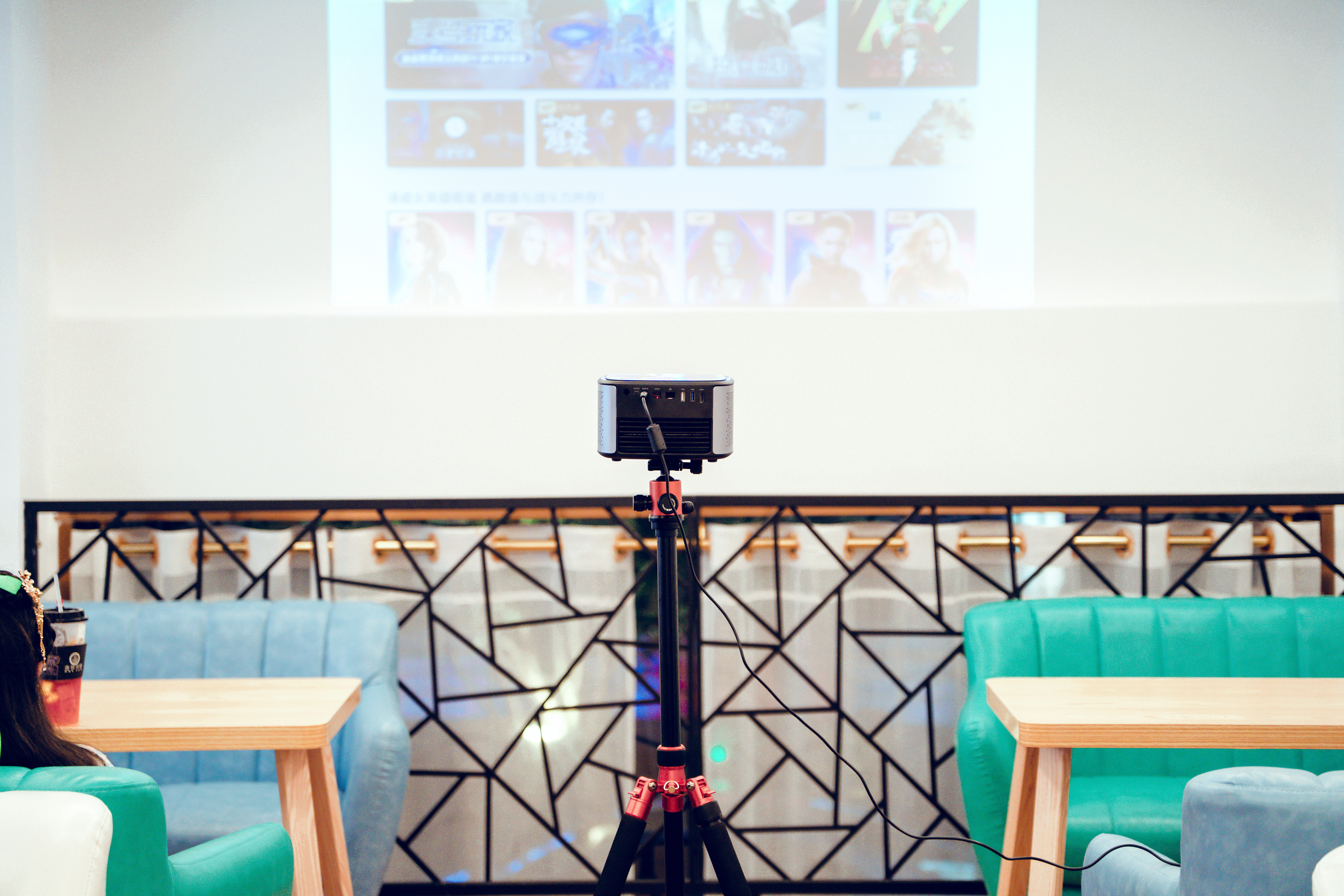 智能投影幕布,微投影坚果