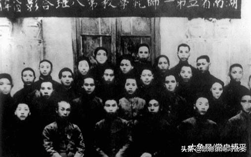 毛*东泽**在五四运动前后