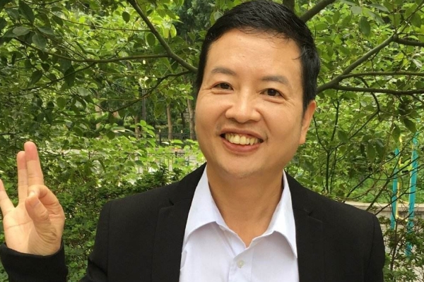 原以为知名作家被骂够狠了，直到看见他哥哥，才知啥是不要脸！