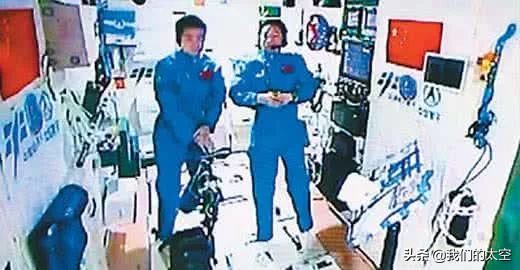 王俊凯关晓彤吴磊宋祖儿,王俊凯关晓彤吴磊签名