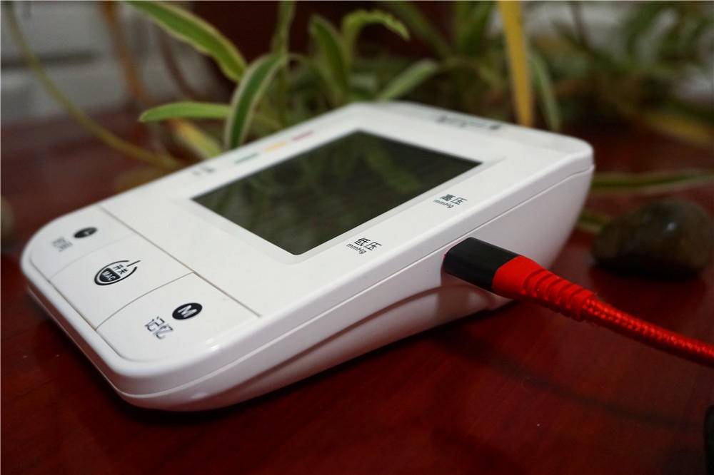 爱尔泰血氧饱和度仪,aicare电子臂式血压计