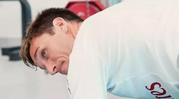 萨老爷子--米兰报--萨里突然火了，阿囧突然下课了