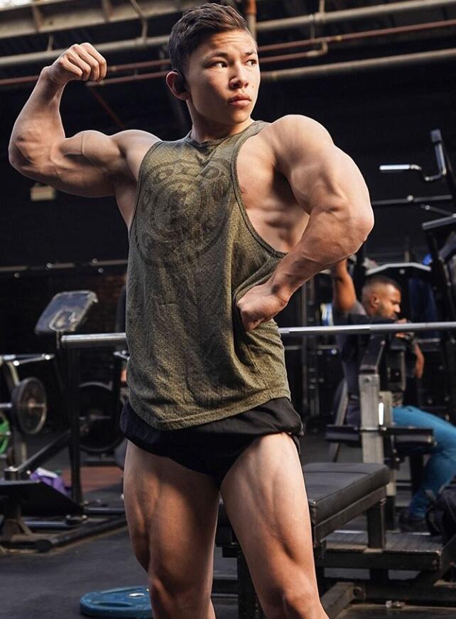 17岁亚裔男孩，为何练出如此强壮体魄？2年实现120万粉丝和5%体脂