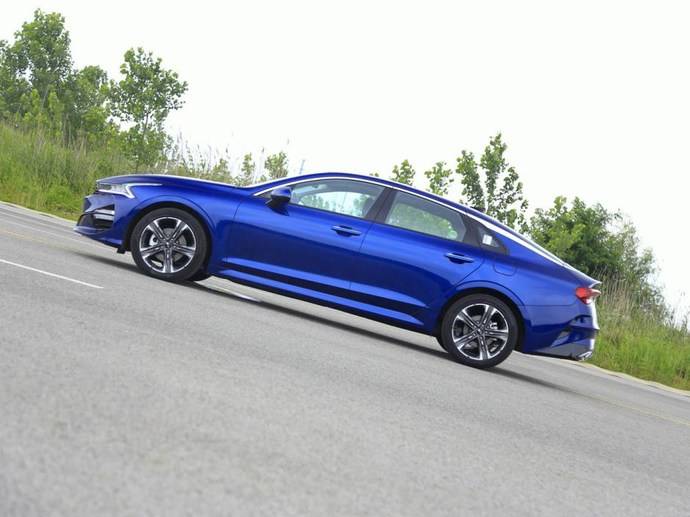 2021起亚k5凯酷1.5焕新版试驾视频,2024款起亚k5夜间第一视角试驾