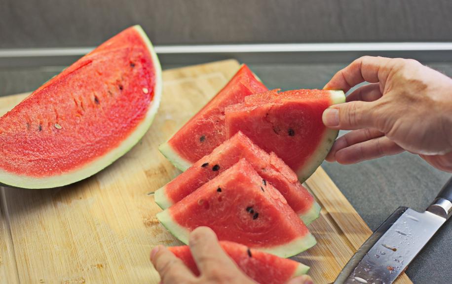 水果店甘蔗怎么摆放陈列,学校水果店的陈列与摆放