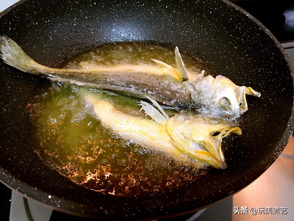 炸香酥黄瓜鱼,油炸红烧黄瓜鱼的做法