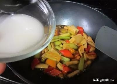 粤菜小炒在打芡时关火吗,粤菜小炒一般打多少芡