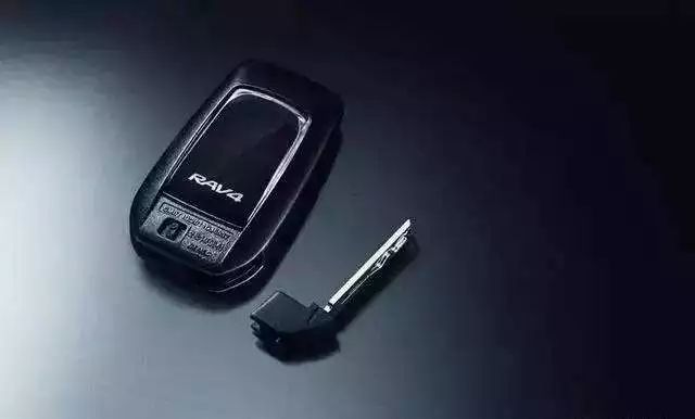 车钥匙没电了怎么办快速启动,车钥匙没电了怎么办