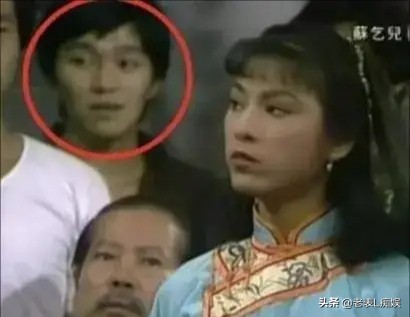 周星驰是如何从跑龙套变成导演的,周星驰从明星到网红