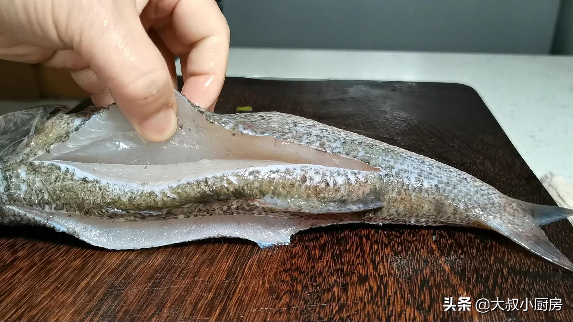 清蒸鲈鱼正确做法要放料酒吗,清蒸鲈鱼放哪些调料比较好吃