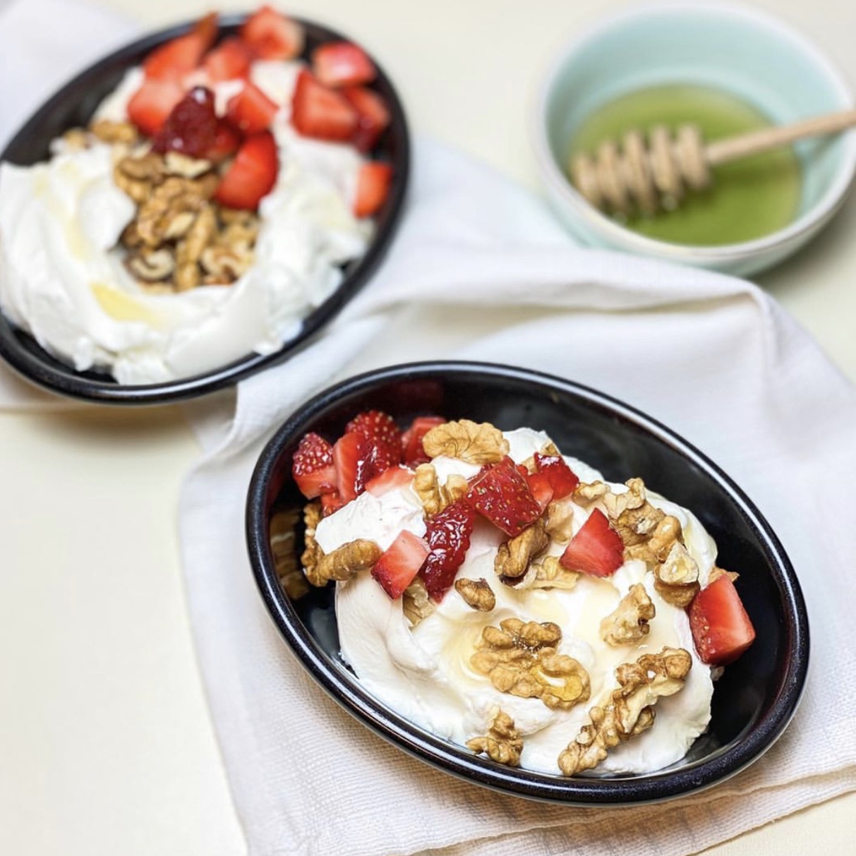 普通酸奶和希腊酸奶有什么区别,希腊酸奶和普通酸奶的区别