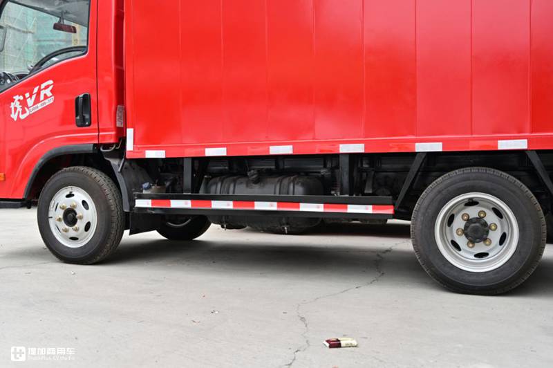 微卡车身轻卡的载重，窄体驾驶室内外都是亮点，这辆解放轻卡火了